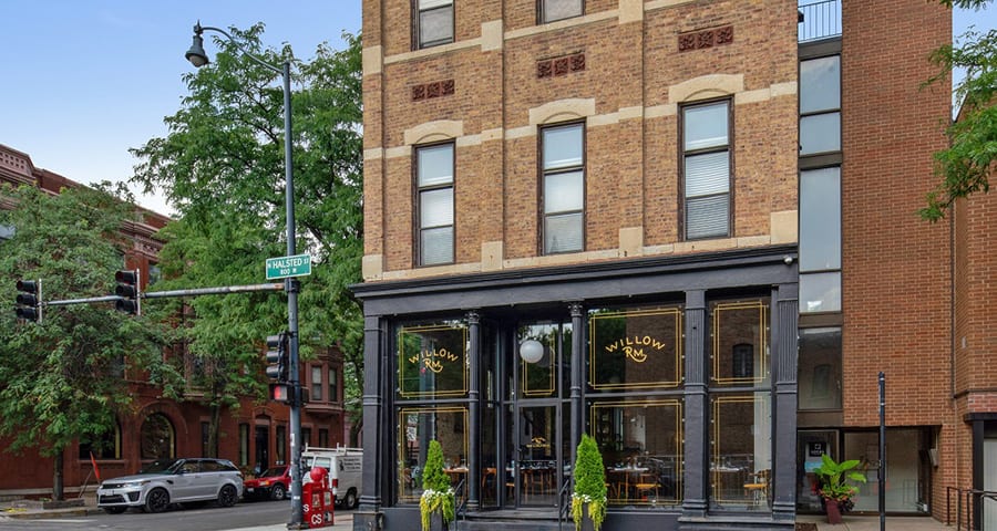 Exterior photo of an apartment community in Chicago, IL