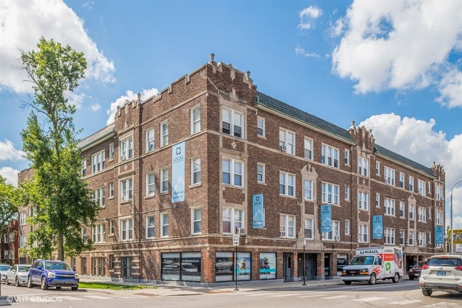 Exterior photo of an apartment community in Chicago, IL